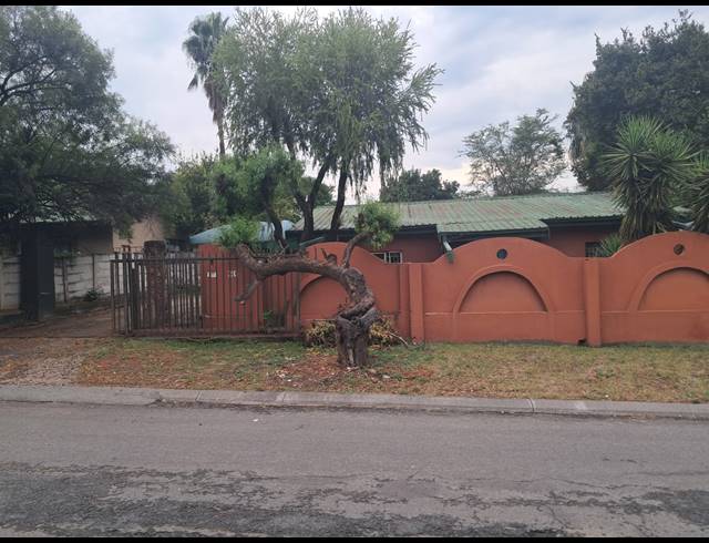 8 BEDROOM CLUSTER FOR SALE IN BRITS CENTRAL
